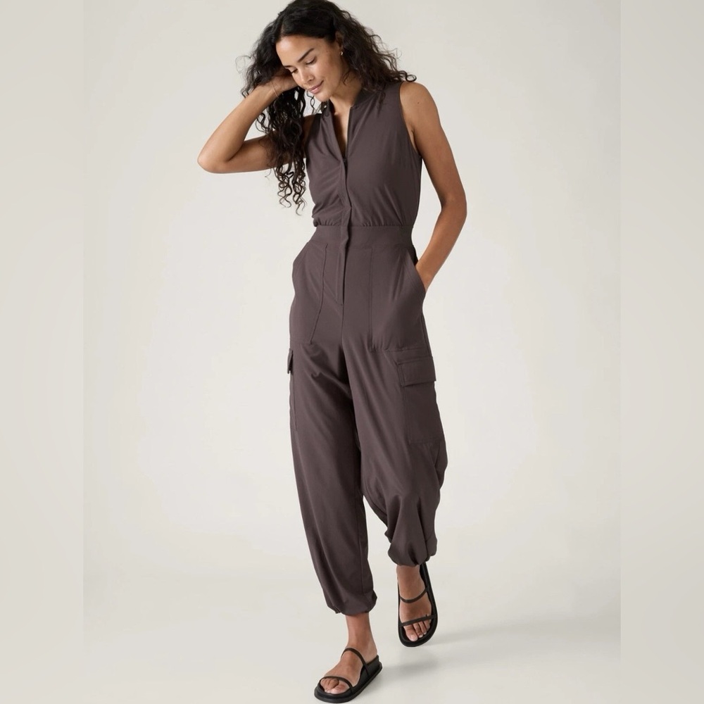 NWT Athleta Brooklyn Utility Jumpsuit size 12 Tall Leisure Travel Suit Shale